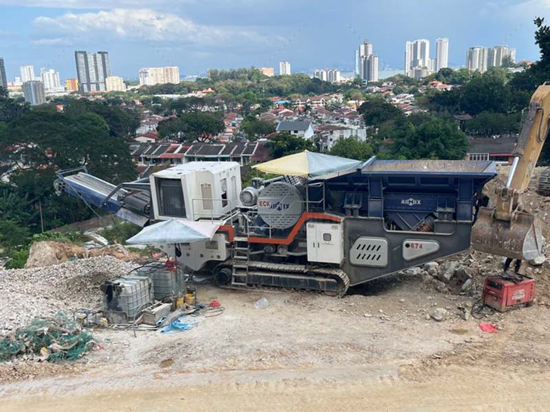 crawler jaw crusher plant on site